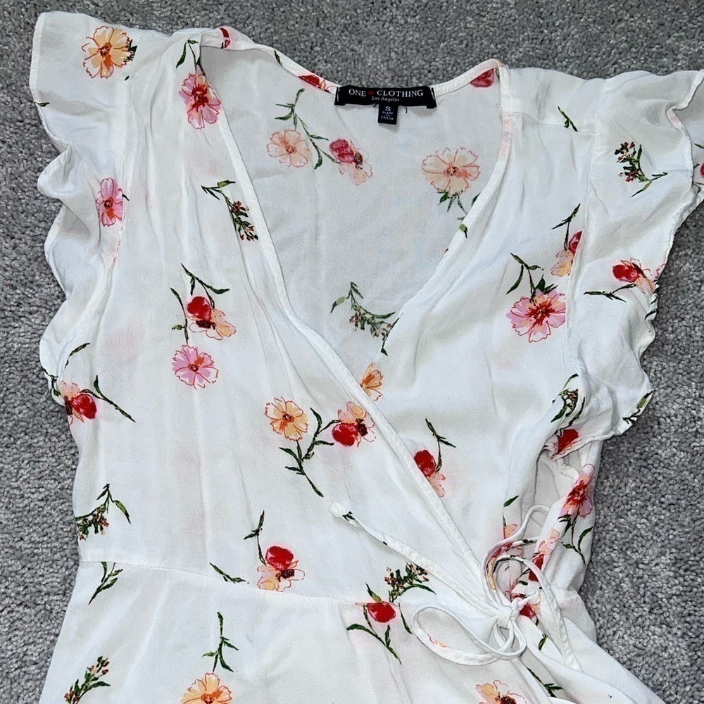 Floral Print Ruffle Blouse - Picture 2 of 3